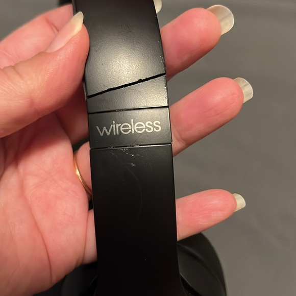 Beats Solo 3 - needs new band - Picture 2 of 8